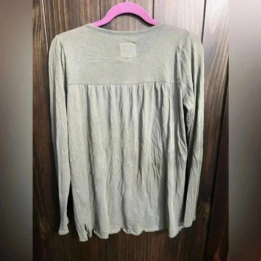 Chaser Mint Long Sleeve 1/2 Button Down Blouse Size M - Picture 3 of 4